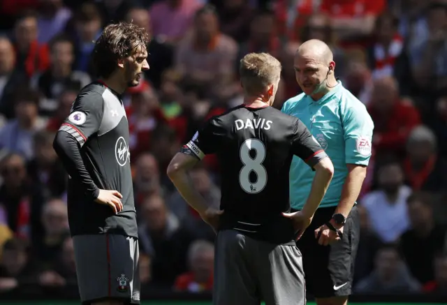 Gabbiadini finally speaks to referee Madley