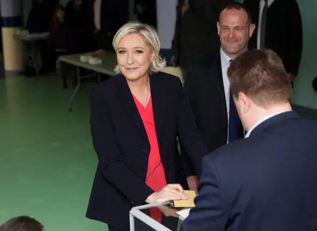 Marine Le Pen casts her ballot in a polling station in Henin-Beaumont, 7 May