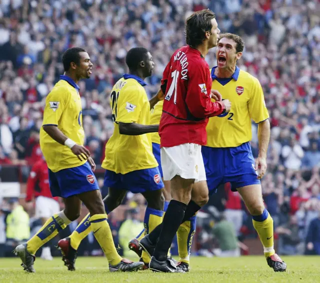 MArtin Keown shouts at Ruud van Nisterlrooy