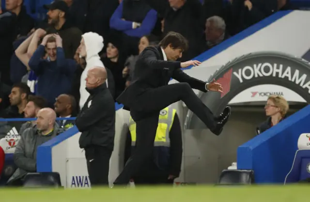 Antonio Conte shows his frustration