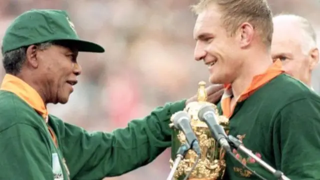 Mandela handing the Rugby World Cup to Pienaar