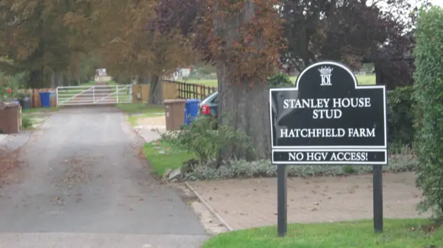 Hatchfield Farm sign