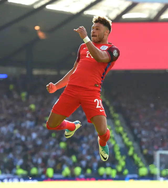 Alex Oxlade-Chamberlain celebrates his goal