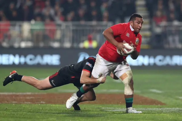 Mako Vunipola runs with the ball