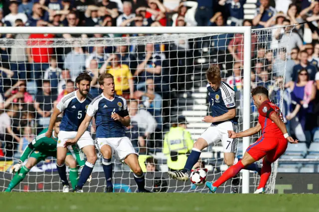 Alex Oxlade-Chamberlain scores