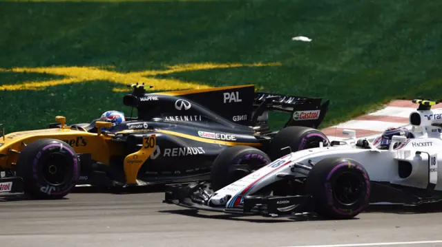 Lance Stroll overtakes Jolyon Palmer