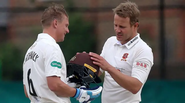 Neil Wagner inspects Scott Borthwick's helmet