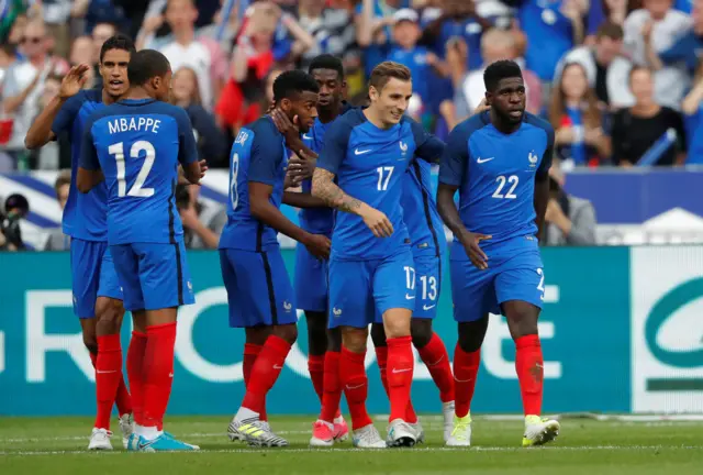 Samuel Umtiti celebrates