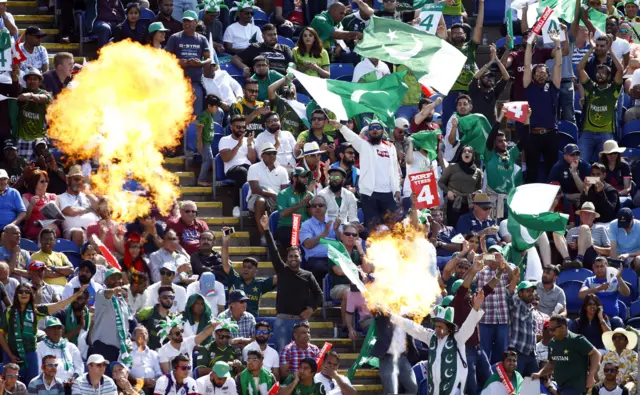 Pakistan fans celebrate