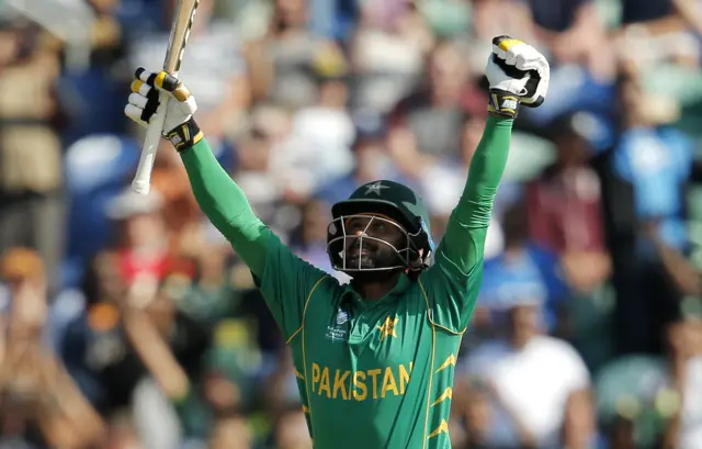 Pakistan's Mohammad Hafeez celebrates