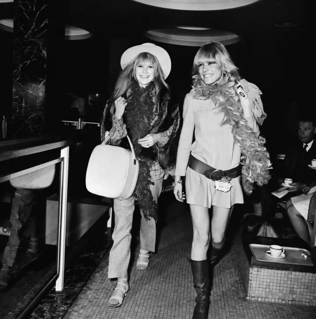 Anita and Marianne Faithfull (l)