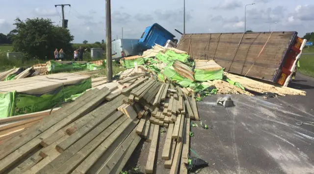 Lorry overturns