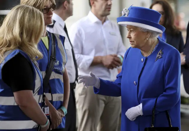 The queen speaks to volunteers