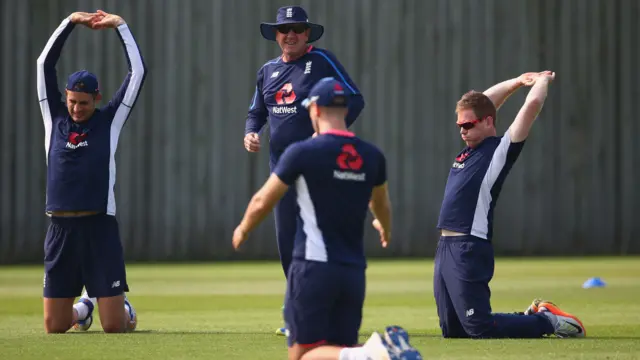 England players warm up