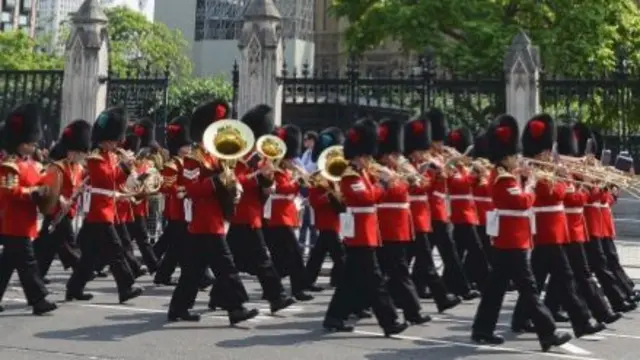 Guardsmen outside Parliament