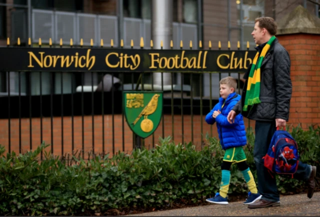 Norwich City sign and fans