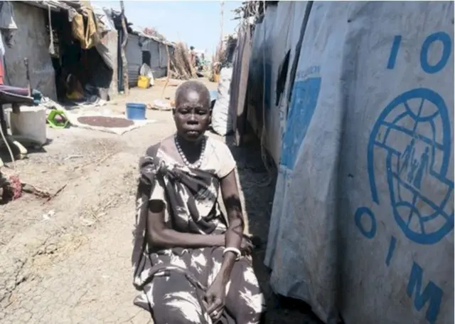 An internally displaced woman of the Shilluk minority.