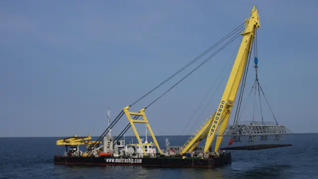 Floating crane