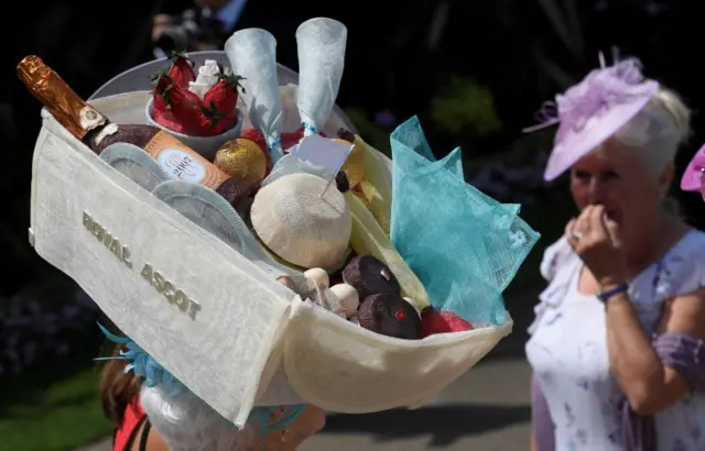 Food basket hat