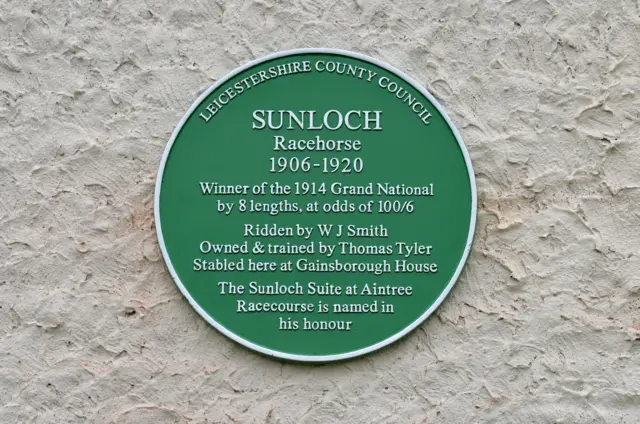 Green plaque for Sunloch