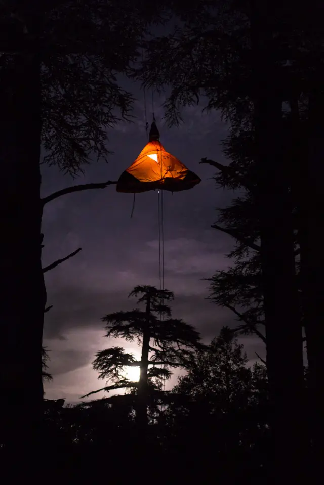 Hanging tent