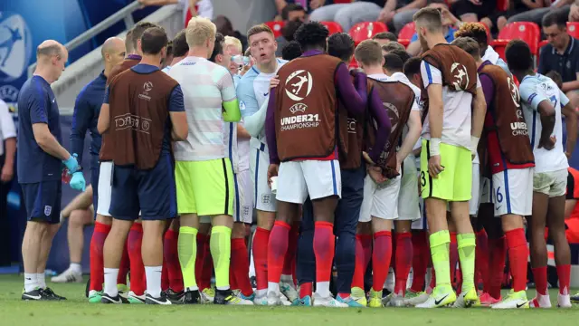 England players huddle