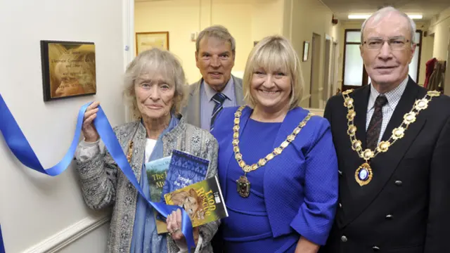 Left to right: Virginia McKenna; Paul Gouldbourne (Chair of Friends of Ellesmere Library); Ann Hartley (Chairman of Shropshire Council / councillor for Ellesmere); Ryan Hartley (mayor of Ellesmere)