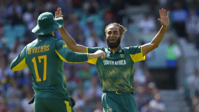 Tahir and AB de Villiers celebrate