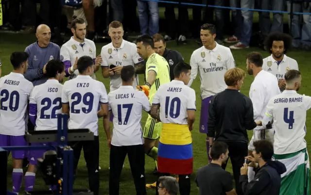 anluigi Buffon walks through a guard of honour