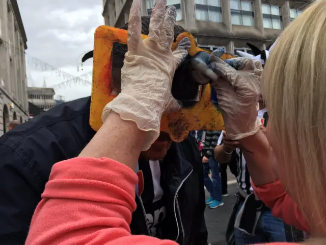 Juventus fan gets his face painted