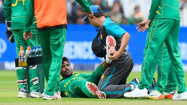 Mohammad Amir receives treatment