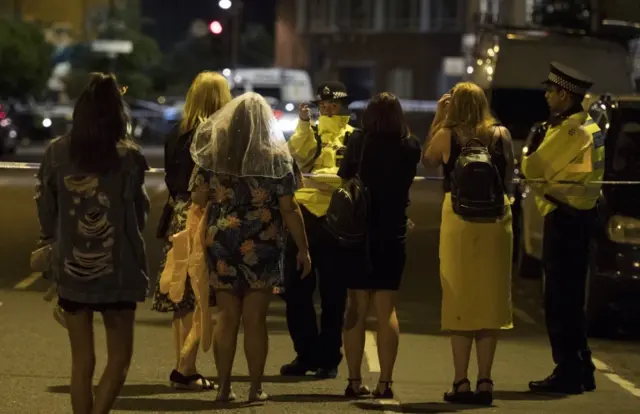 Police redirect members of the public in London