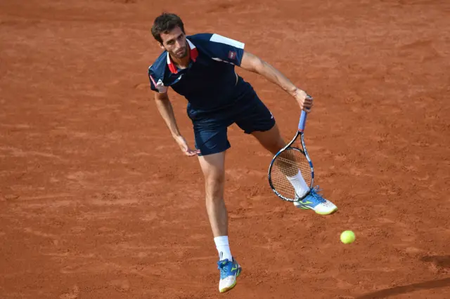 Albert Ramos-Vinolas serves