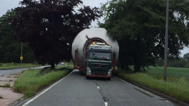 Wide load in Trentham