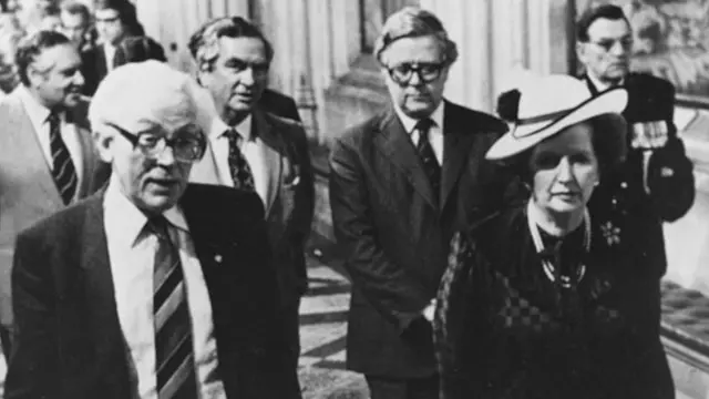 Michael Foot (l) and Margaret Thatcher