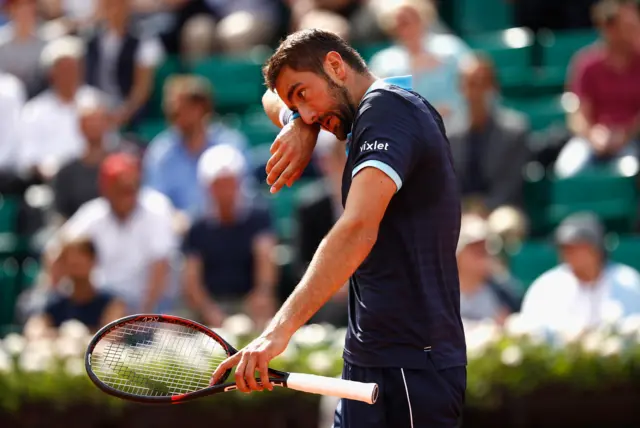 Stan Wawrinka leads Marin Cilic