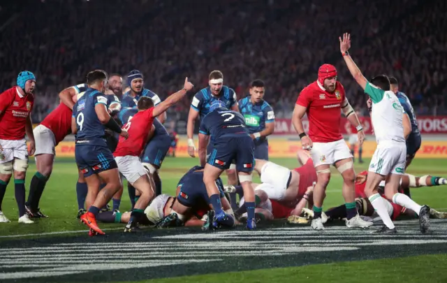 CJ Stander scores a try