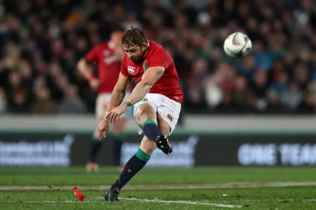 Leigh Halfpenny kicks a penalty