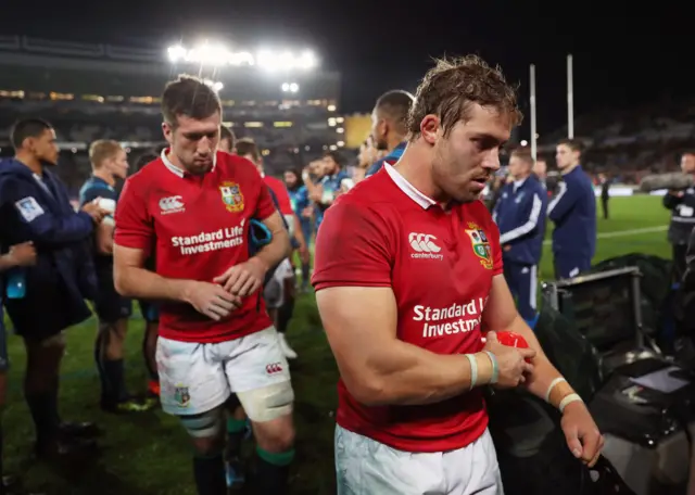 Leigh Halfpenny and Justin Tipuric stand dejected