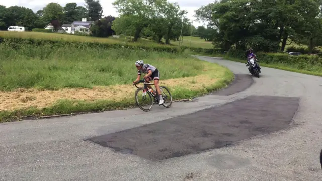 Rider Lucinda Brand tried to break away from the main peloton