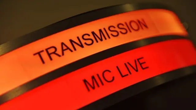 Transmission mic live light