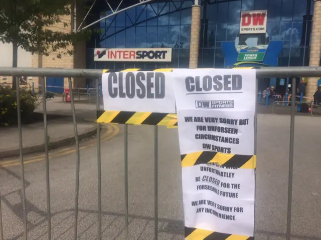 Closed sports complex