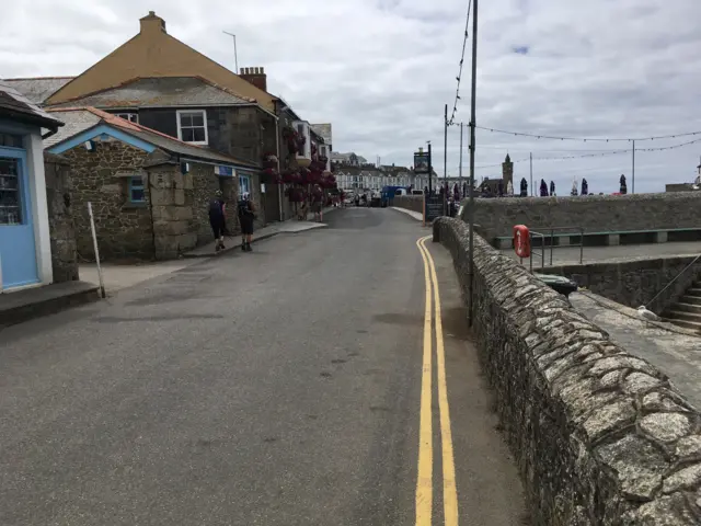 Porthleven double yellow lines