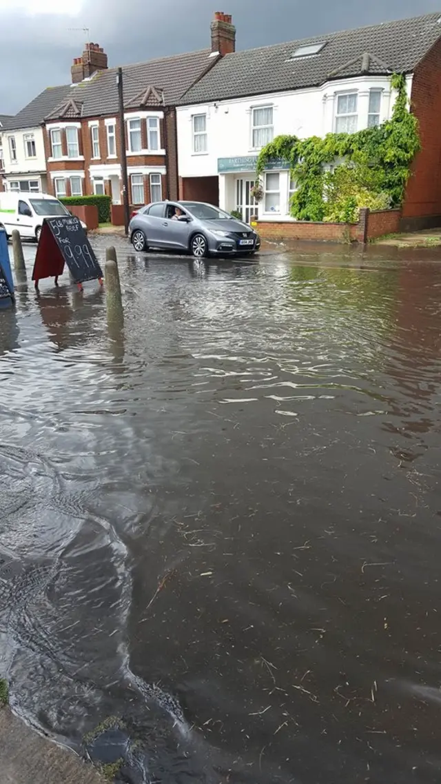 Car tackles floods in Walton