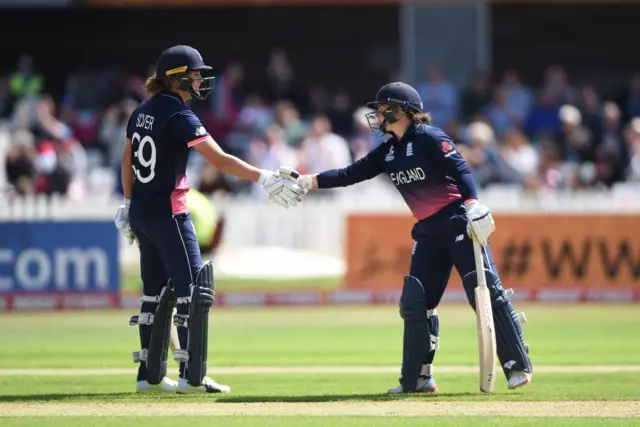 Natalie Sciver and Tammy Beaumont