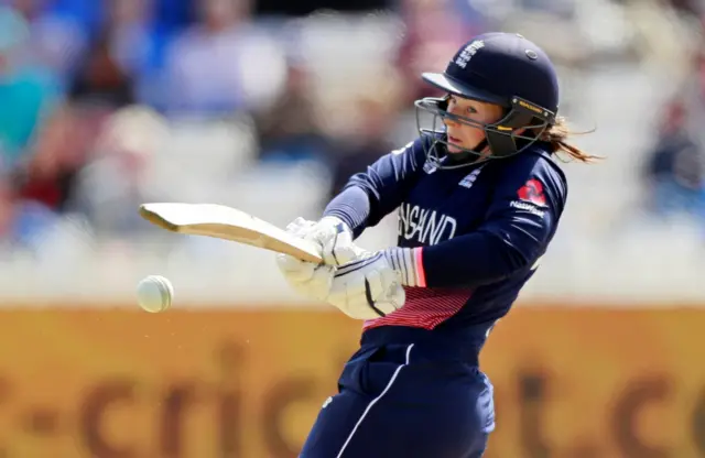 Tammy Beaumont pulls for four