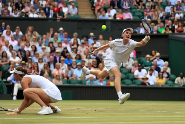 Martina Hingis and Jamie Murray