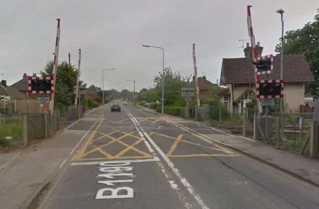 Doddington Road level crossing