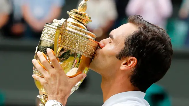 Roger Federer celebrates winning Wimbledon