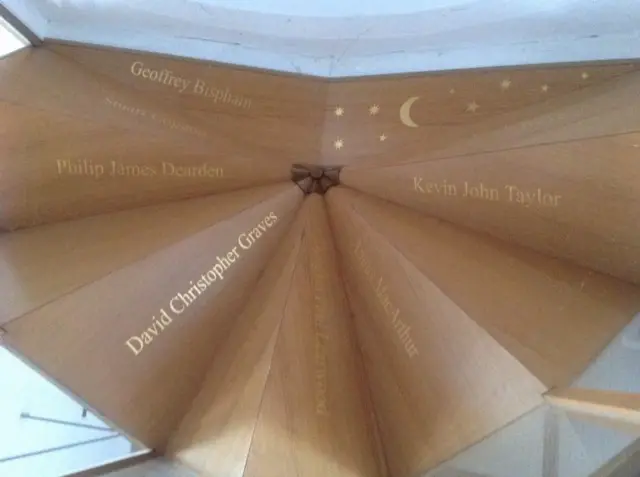 Fanned roof with the names of the men in golf leaf